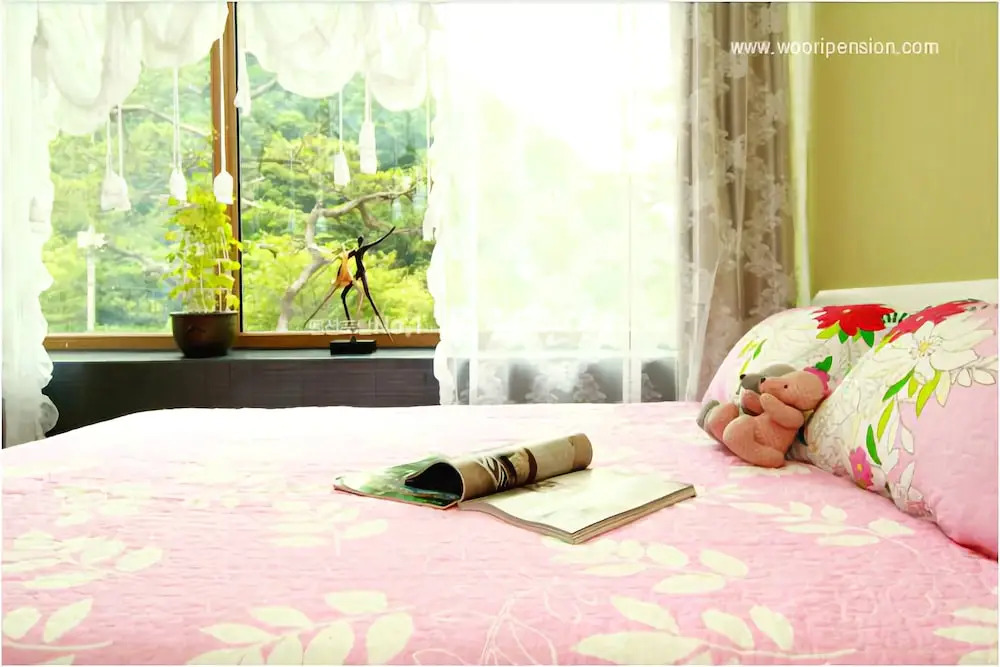 Yangpyeong Over the Mountain Pension
