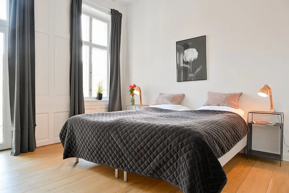 Sanders Arrow - Chic 3-bdr Apt w City View