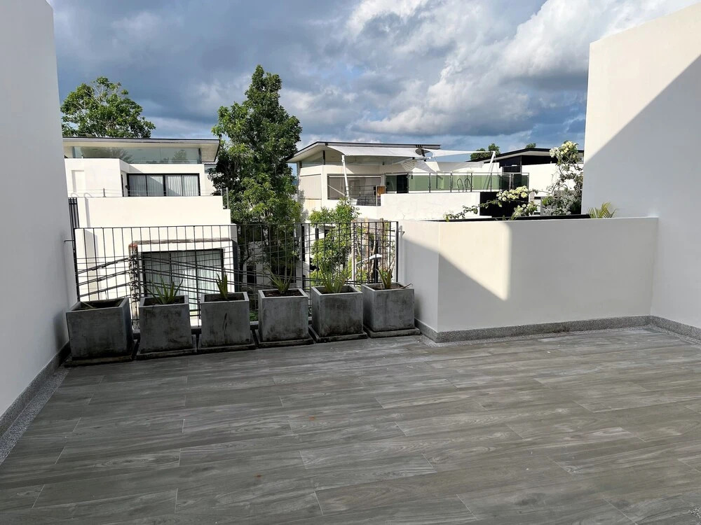 Laguna Park Townhouse by Villacarte