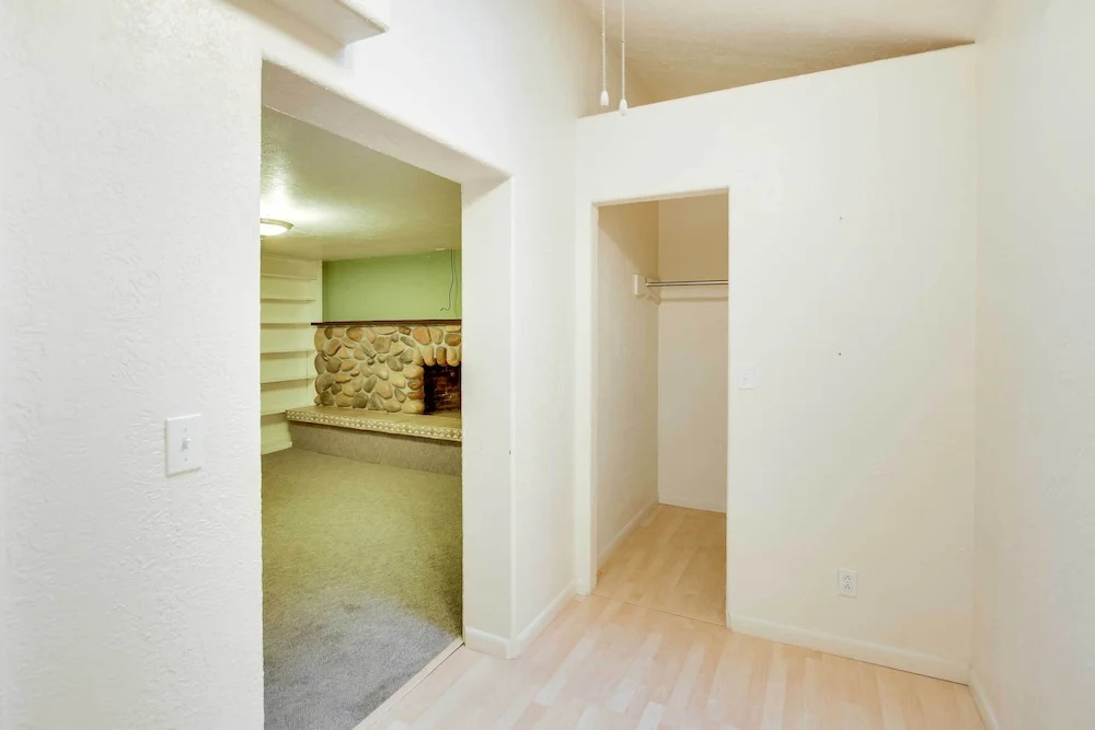 Main Street Townhome - 12 Miles to Bear Lake!