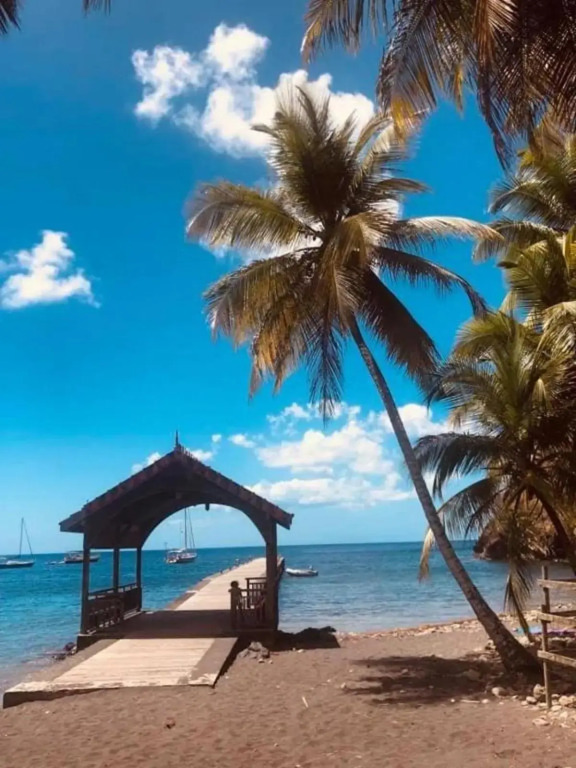 studio Sainte Anne 2mn a pieds de la plage ,possibilité location de voiture CV acceptés