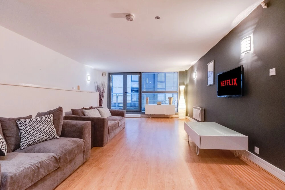 Entire Penthouse, Free Parking, Centre City View, 2 Bed 2 Bath