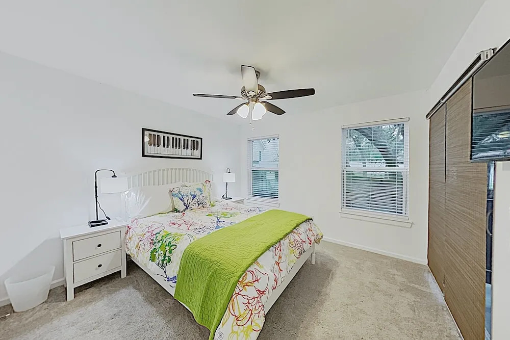 New Listing! Chic Sola W/ Private Balcony 2 Bedroom Condo