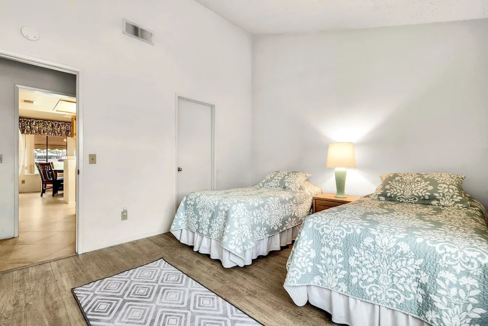 Elegant Fairway Condo #16-18 2 Bedrooms 2 Bathrooms Condo