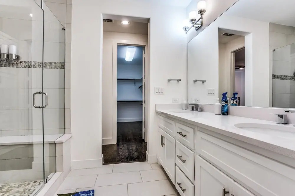 Cozysuites Luxe 3BR Uptown Home Great Rooftop
