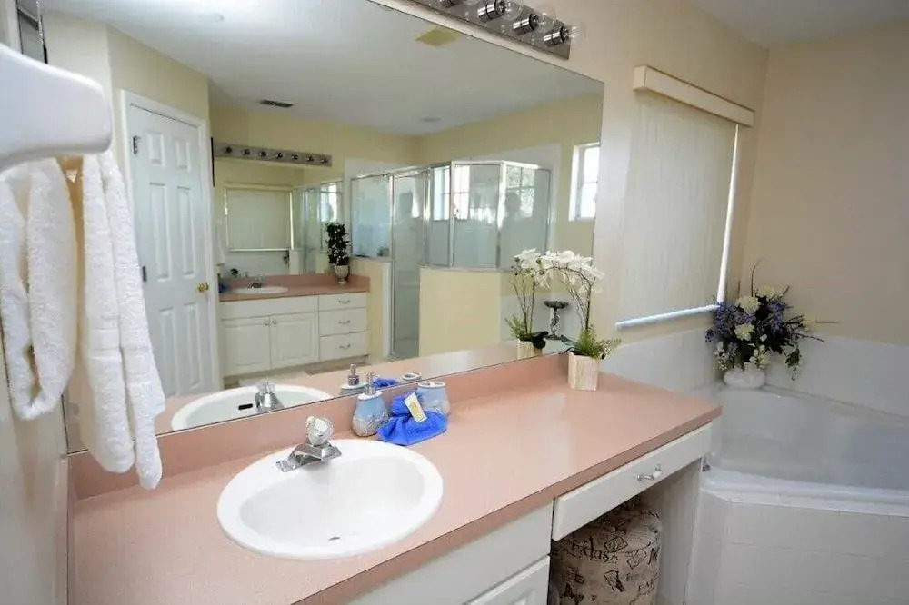 86340 2-story Pristine 4-bed Pool Home W/hot Tub & Balcony