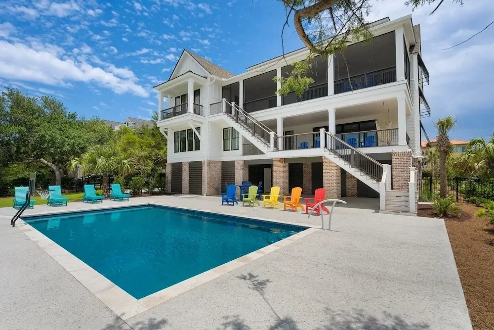 Cornfed Pelican 9 Bedroom Home