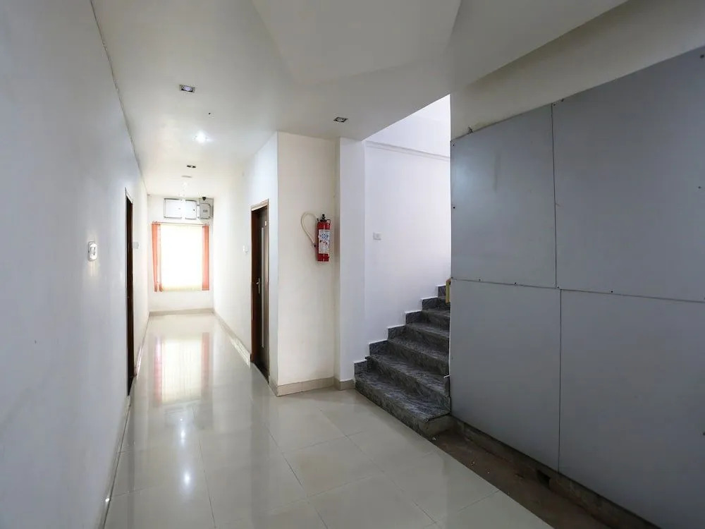 OYO 13288 Hotel Rajashree Inn