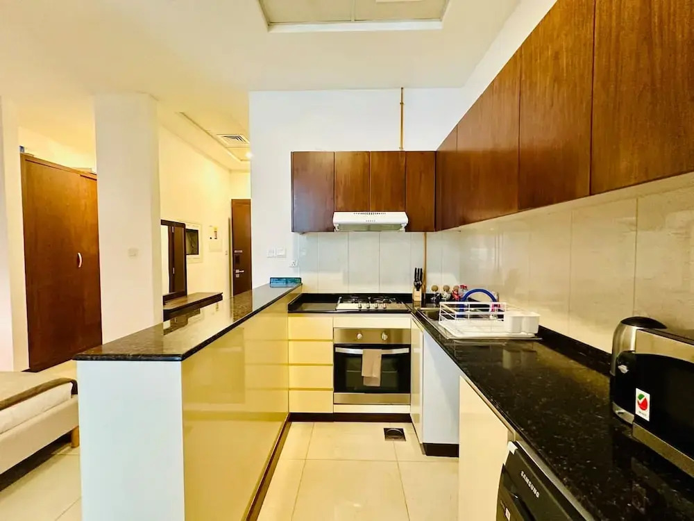Studio in JVC w Premium Amenities Near Circle Mall