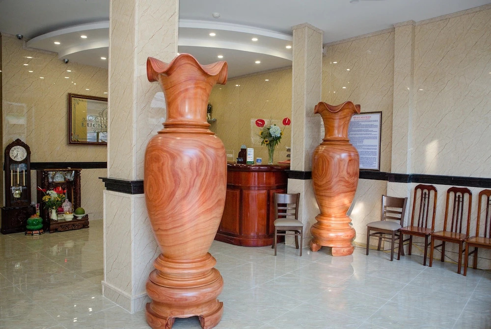 Lucky Hotel