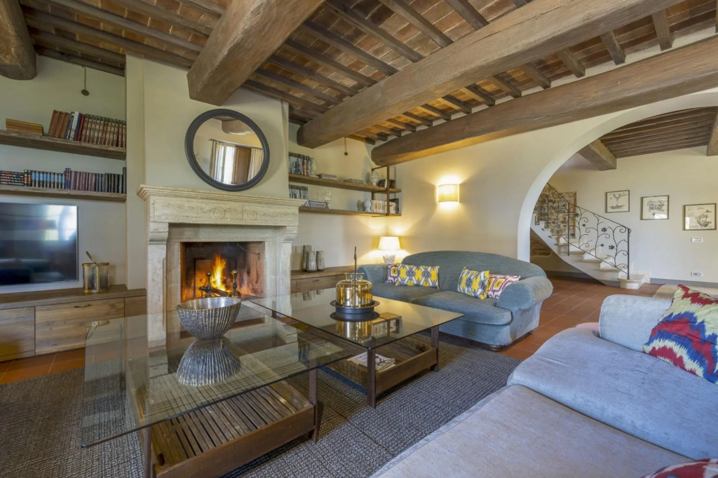 Villa Trasimena is a property with great character, located in a truly enviable position overlooking-Villa Trasimena