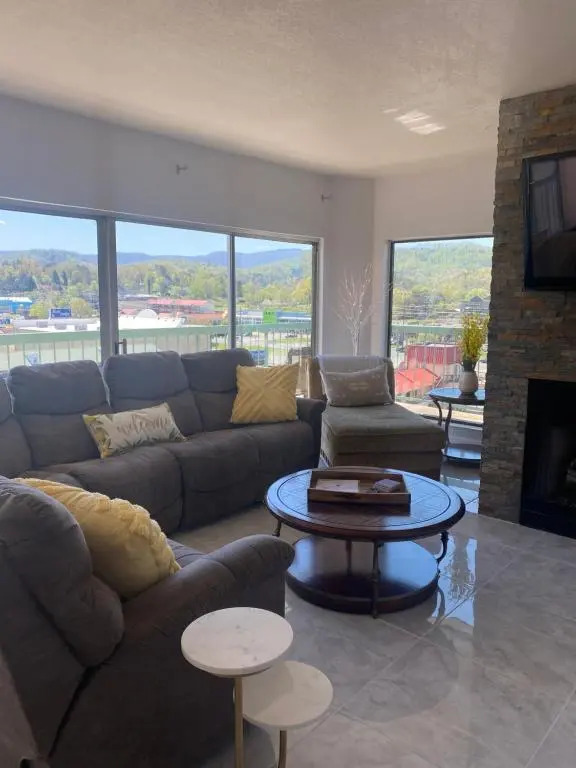River Place Condos 711 3BD