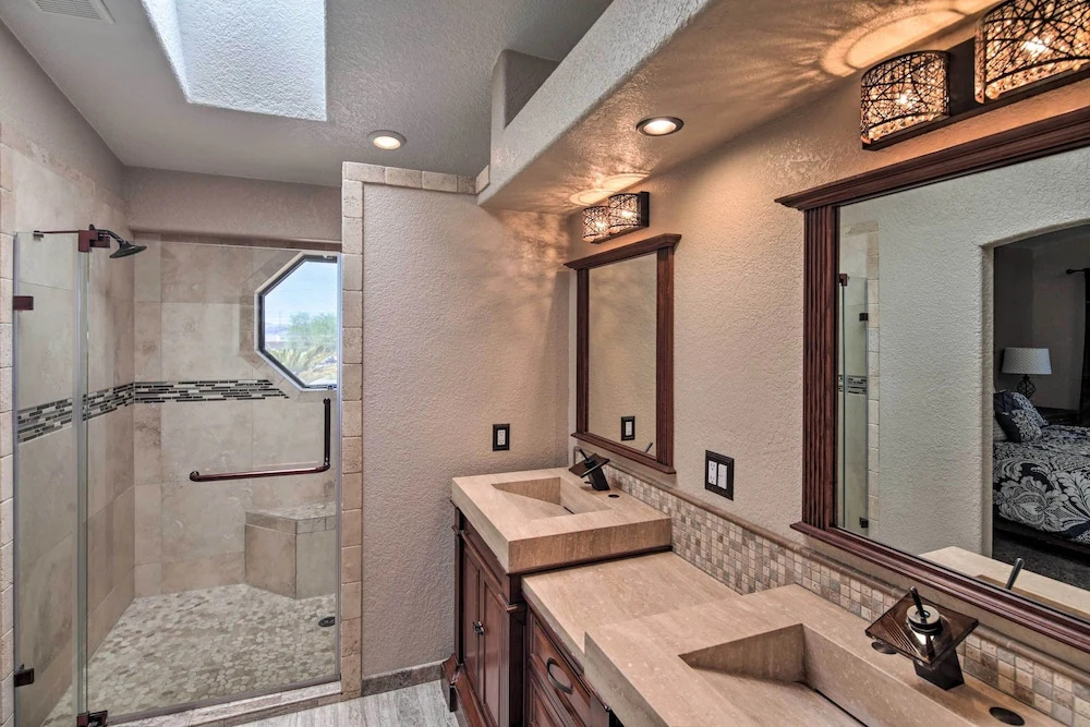 Heated Pool, Spa & Mtn Views: Lake Havasu Home!