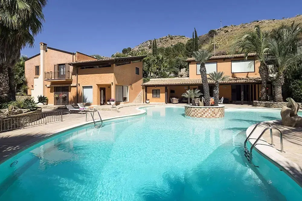 Villa in Agrigento Near Valley of the Temples