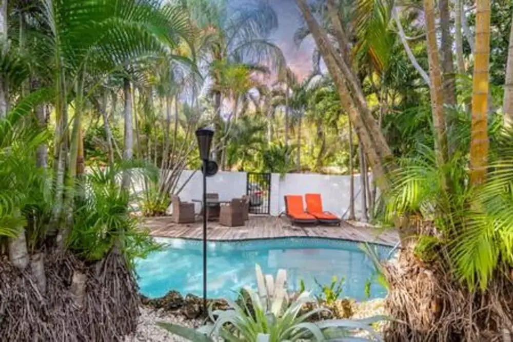 1720 Wa Kee 2A Luxurious 4BR 3BA Retreat in Coconut Grove w Pool