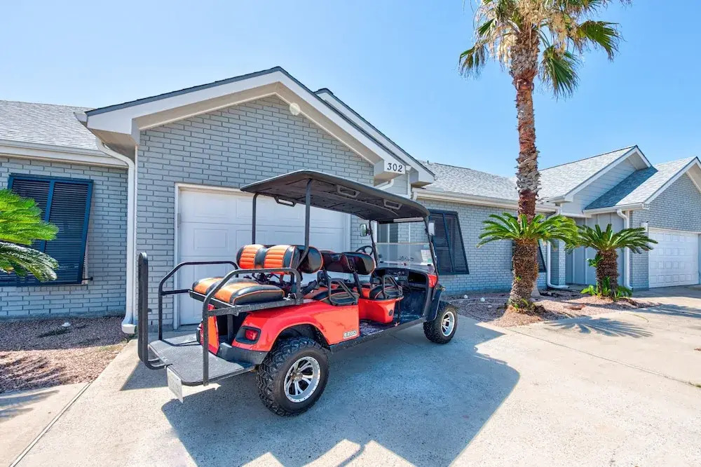 The Lah De Dah Sh302 2 Bedroom Condo by Redawning