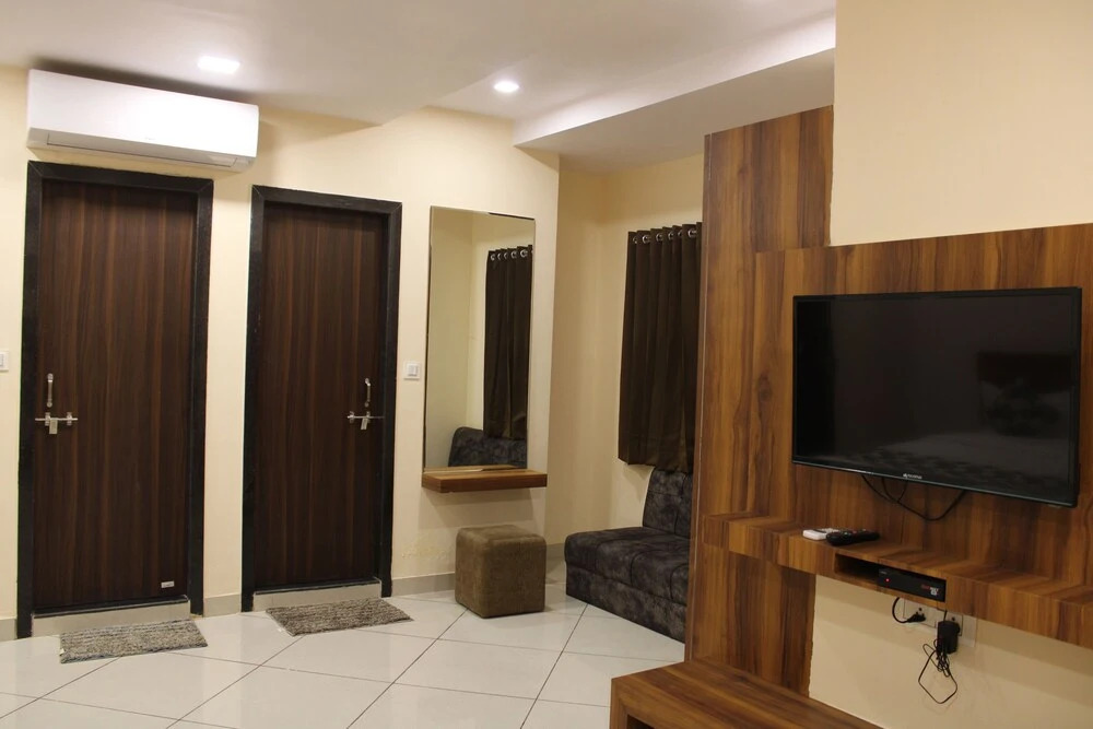 Maruti Group of Hotels - Hotel Shri Naman