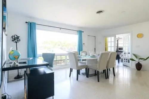 Fantastic 3Bedrooms House with Pool 6mins to Ocean
