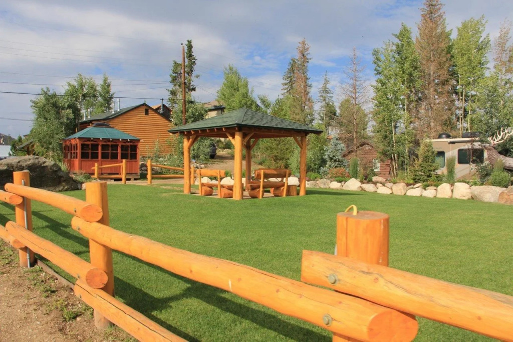 Spirit Lake Lodge