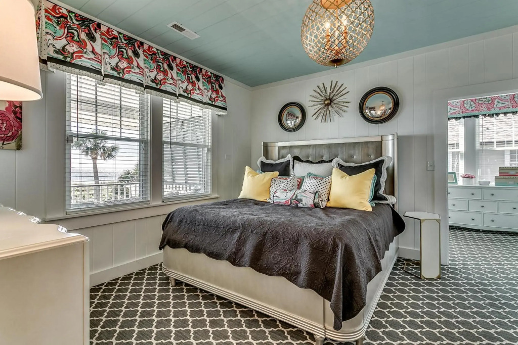 -Under The Sea (8 Bdrm / 7 Bath, Sleeps 22)