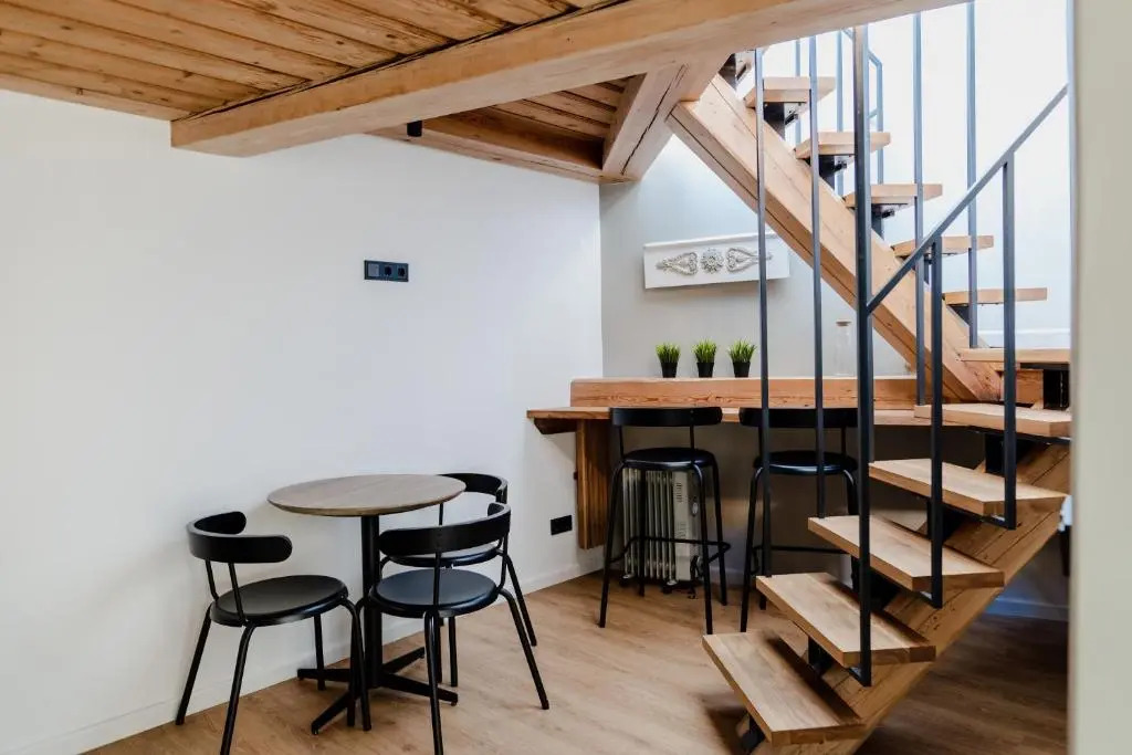 LJ5 - Old Town Rooms with Exclusive shared Roof Terrace