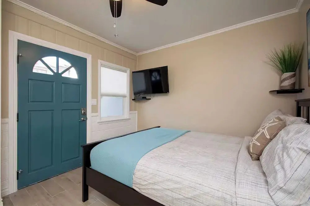 Coastal Condos With Dock Access Near Sand, Shops & Balboa Fun Zone