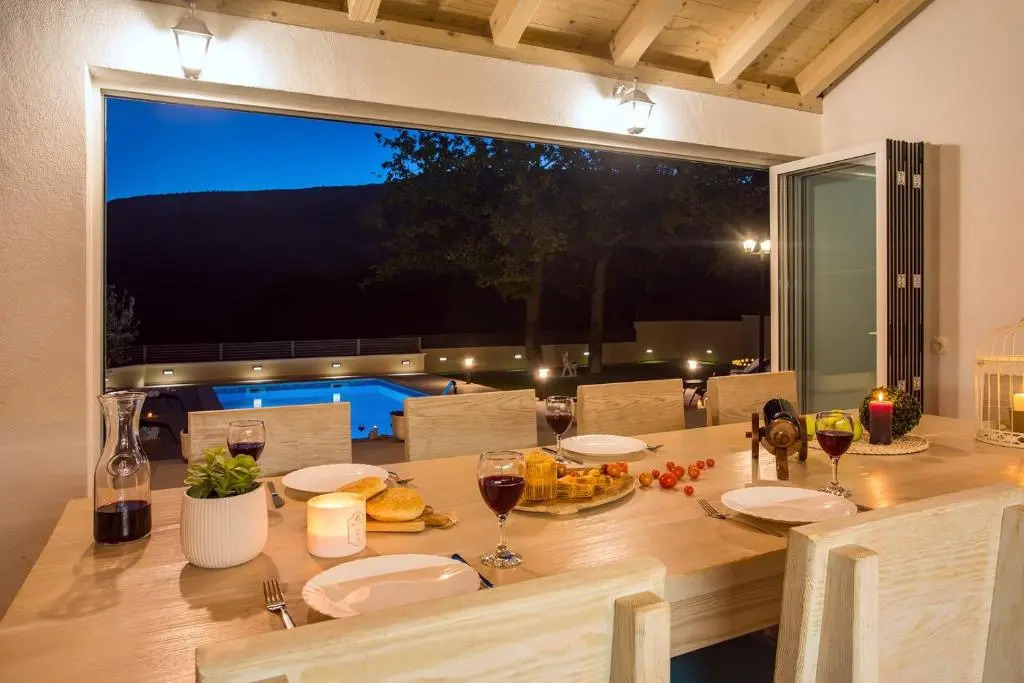 VILLA SKURA private heated pool 32m2, summer kitchen, 4 bedrooms, garden