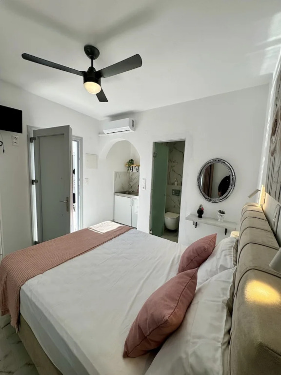 Sunshine Bay Suites