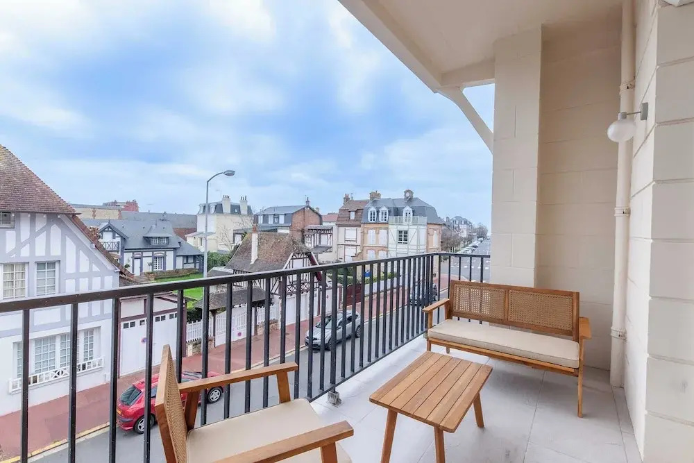 Apartment 4 People w/ Balcony 500m From the Beach