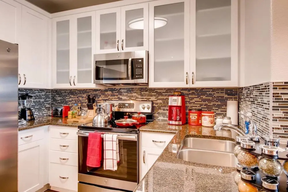 Gorgeous San Diego 2BR/2BTH With Fast WIFI & Free Parking! (FV3)