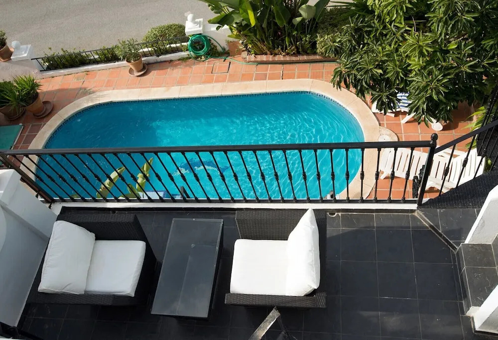 AP149 -Townhouse with pool and roof terrace