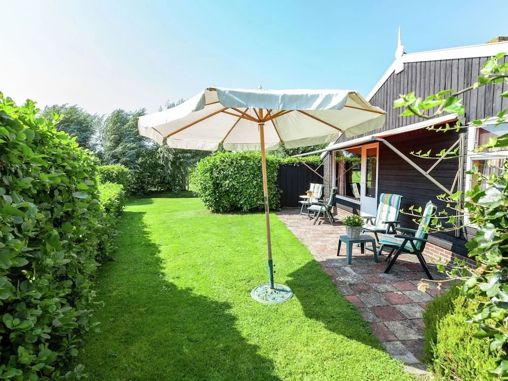Calm Holiday Home in Burgh-Haamstede Zealand with Garden