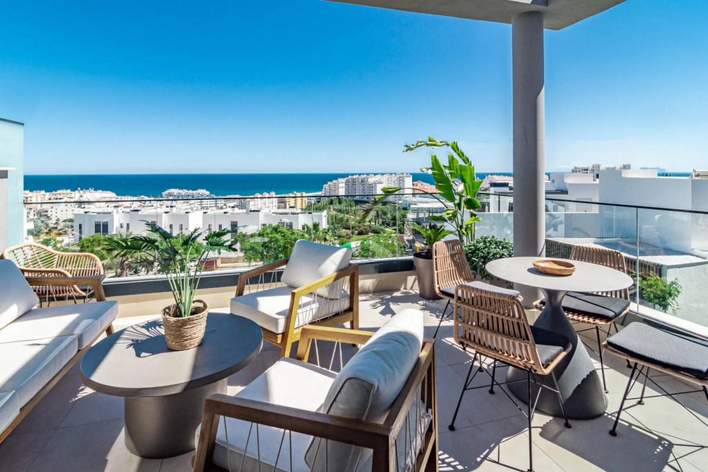 LME92B - Top class flat in Estepona, near beach