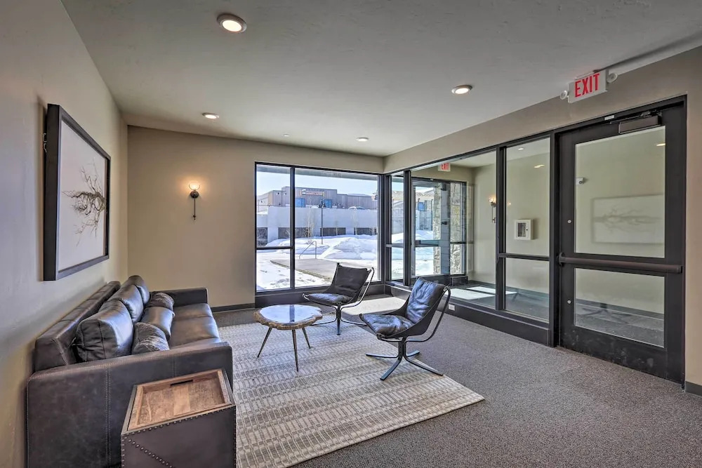 Hike & Bike! Mtn-view Condo 1 Block to Main St