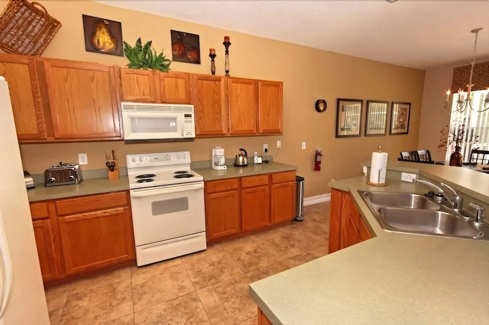 1720 Northampton Drive 4 Bedrooms, 3 Bathrooms