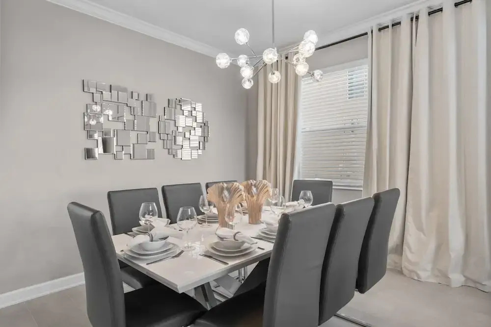 Chic 5bed Home With Themed Rooms