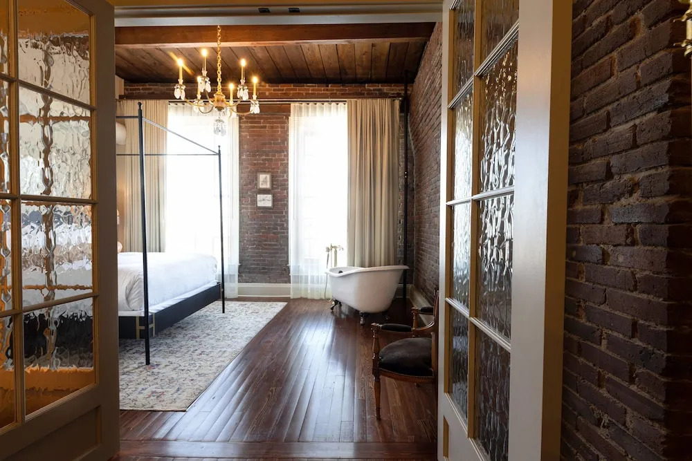 Hotel Cleo, Knoxville Downtown, a Tribute Portfolio Hotel
