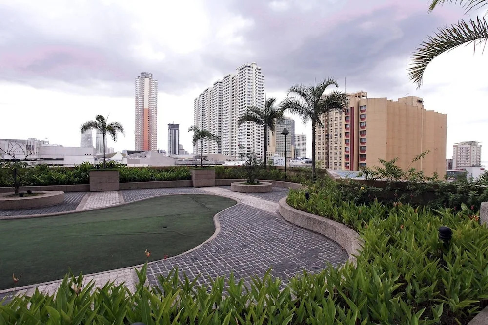 1 Br Robinsons Place Manila Rpr4