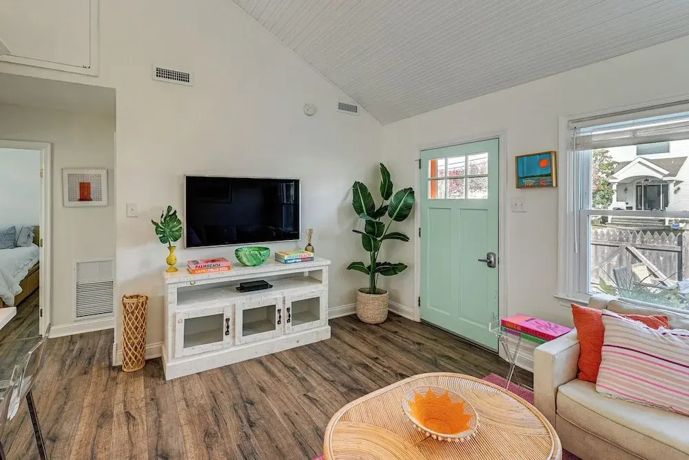 Walk to Beach & Dtwn Dining! Avalon Coastal Escape