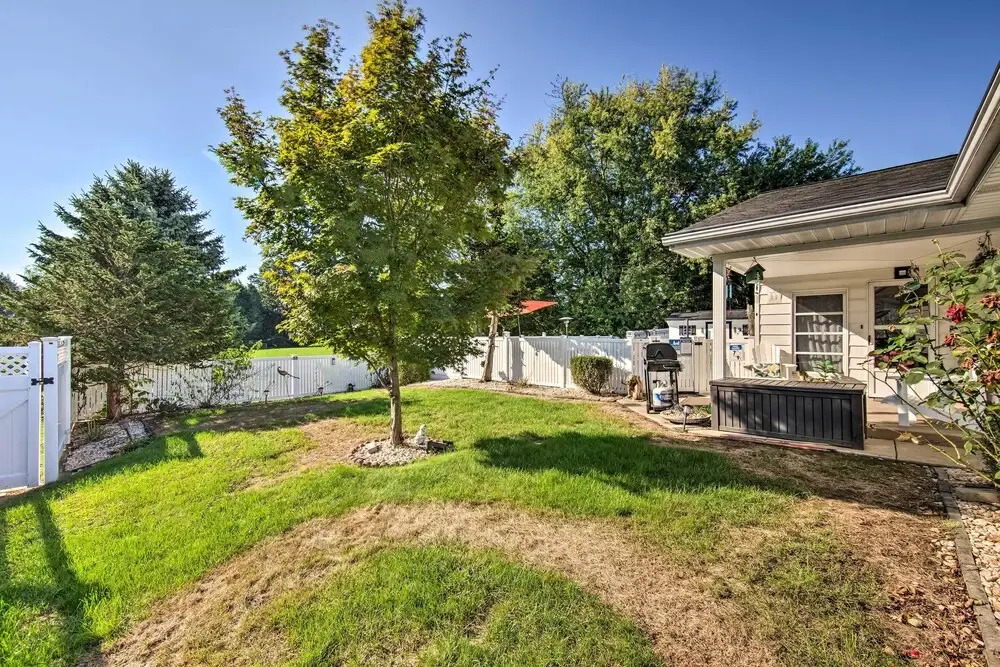 Spacious Palmyra Home w/ Fire Pit & Deck!