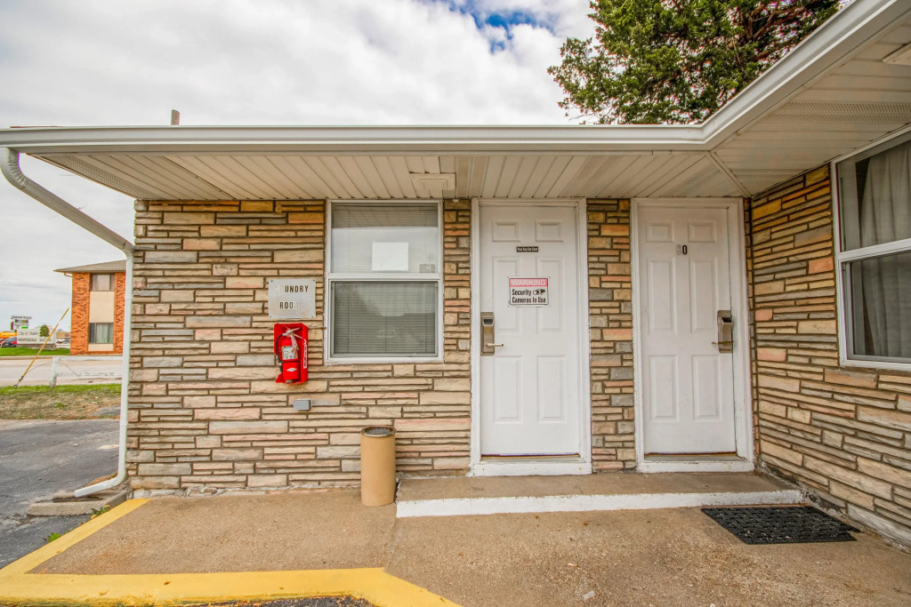 Travelier Motel