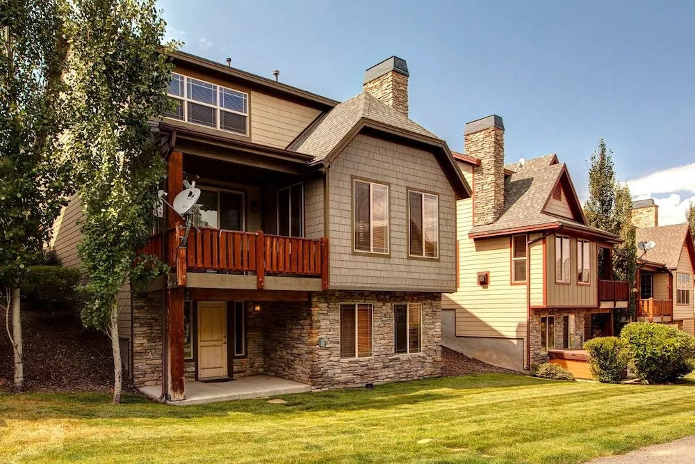 5640 Kodiak Way Townhouse by RedAwning