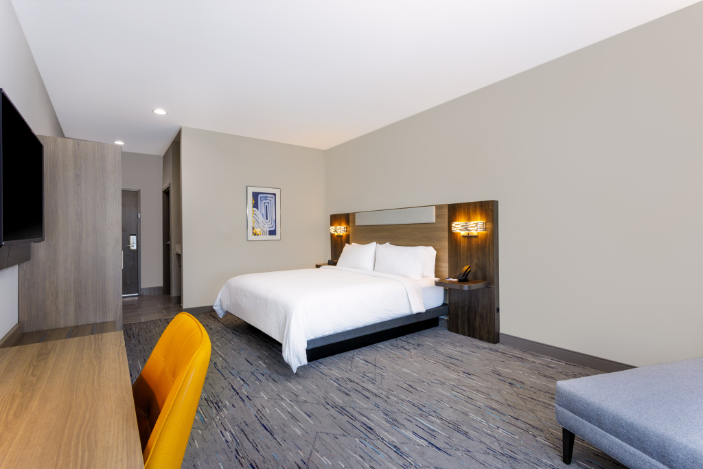 Holiday Inn Express & Suites Tampa Stadium - Airport Area by IHG