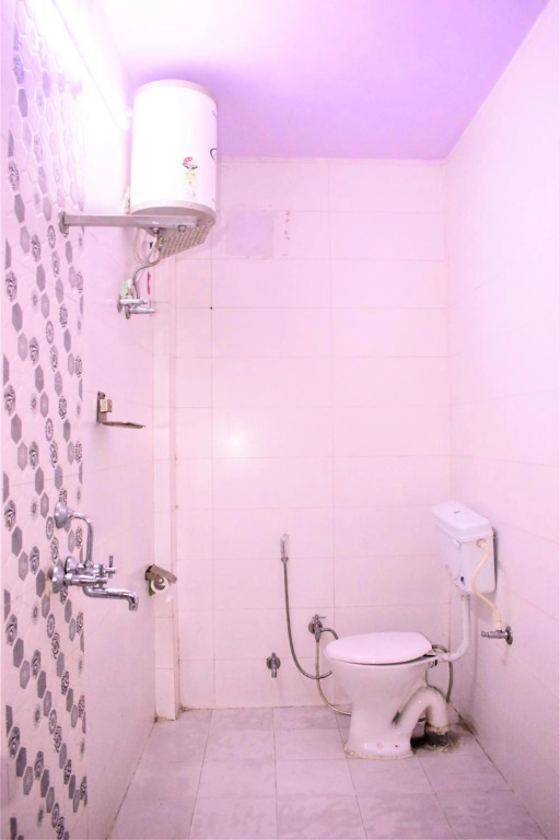 DS Residency-Near Varanasi Jn Railway station N Temples-Parking-Free Wi-Fi