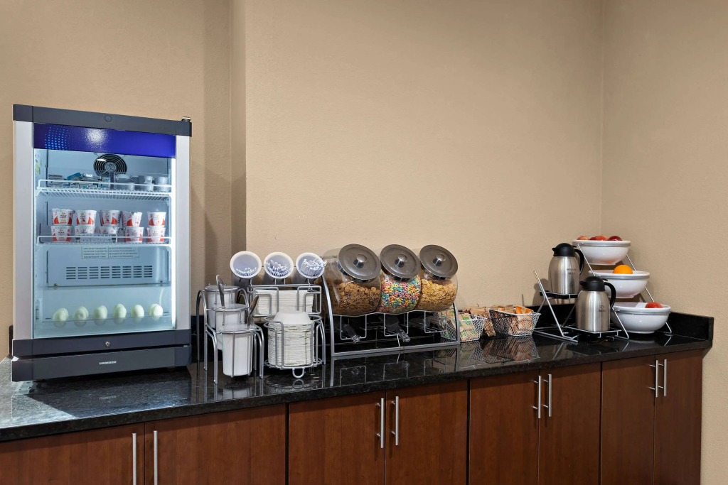 Comfort Suites University
