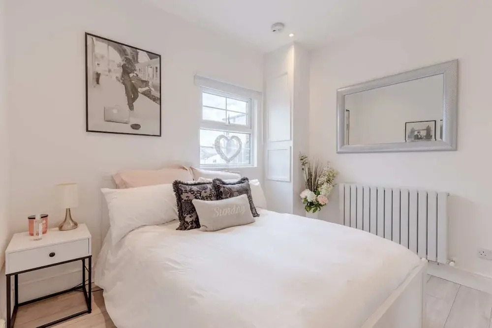 Modern 2 Bedroom Apartment in Wimbledon With Garden
