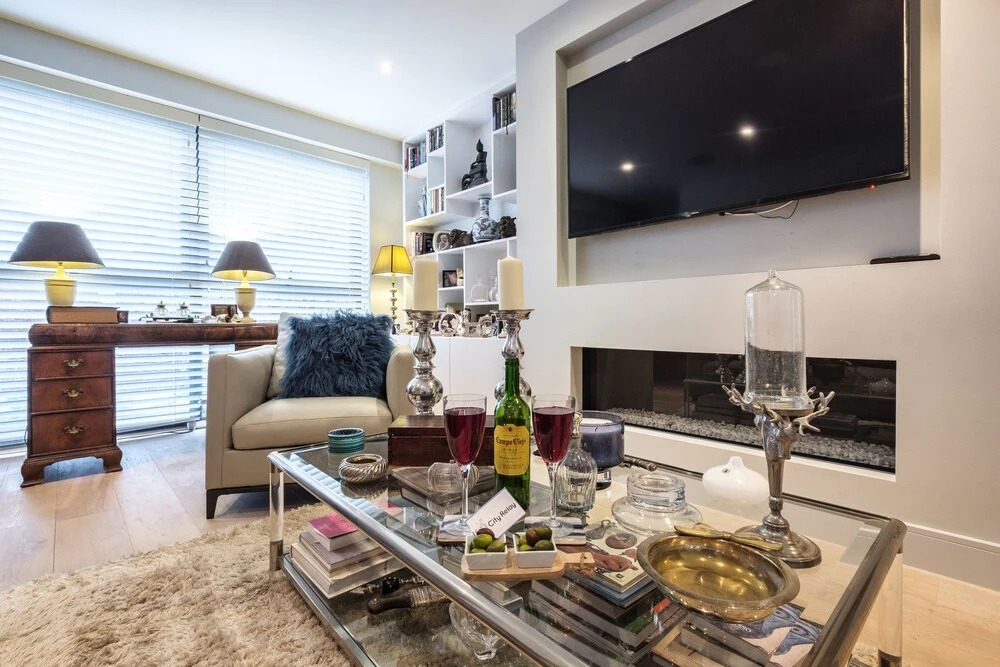 Contemporary Burntwood Grange Demeure - TFR