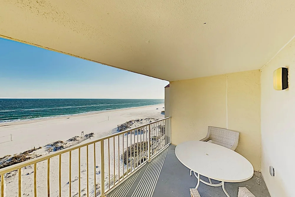 New Listing! Beachfront W/ Pool & Balcony 1 Bedroom Condo