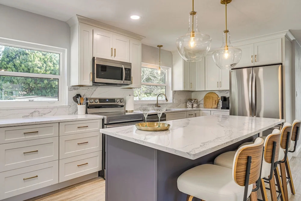 Beach-hop, Bike & Bbq! Clearwater Home w/ Yard