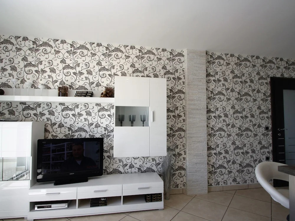 Beautiful Modern Apartment For Up To 5 Persons With Stunning Sea View